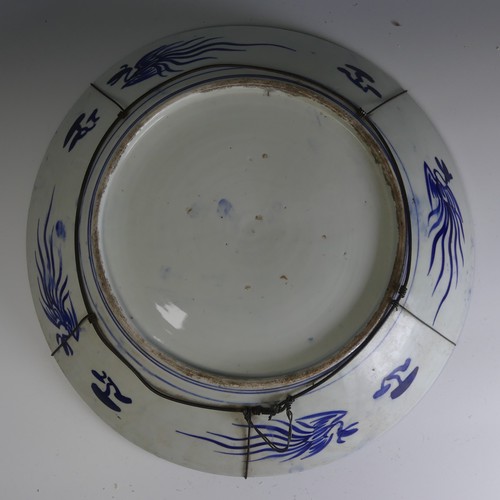 164 - An antique Japanese Arita porcelain Charger, un underglaze blue and white depiction of mountains, D ... 