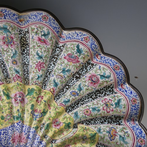 168 - An 18thC Chinese enamelled shell-shaped Basin, decorated in Cantonese enamels of floral, with furthe... 