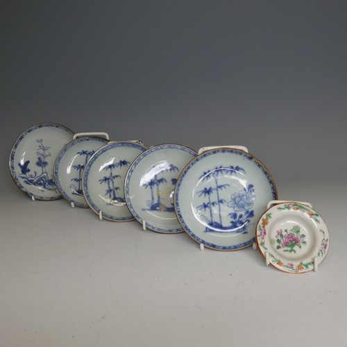 160 - A Chinese Nanking Cargo blue and white porcelain Saucer, of underglaze decoration, D 13cm, together ... 