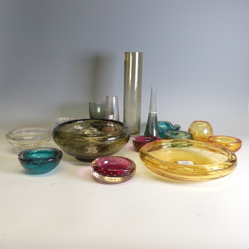 246 - A small quantity of controlled bubble Whitefriars glass Bowls and Ashtrays, the largest being 24 cm ... 