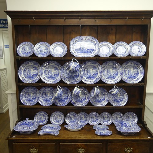 368 - Spode Italian: a six piece Dinner Service, including six dinner plates, six fish plates, six bowls, ... 