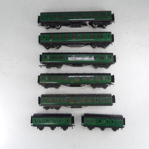 83 - Exley: five Type K5 ‘00’ gauge S.R. Passenger Coaches, green, one lacking a bogie, and two K6 S.R. C... 