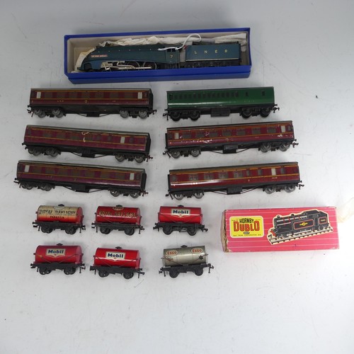 87 - Hornby Dublo: A good quantity of '00' gauge 2-rail and 3-rail model railway, diecast/tin-plate, play... 