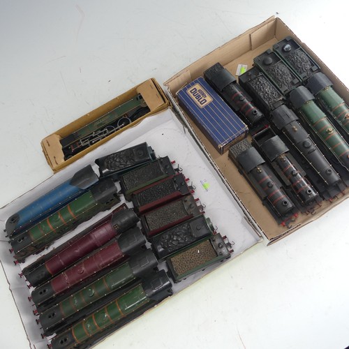 87 - Hornby Dublo: A good quantity of '00' gauge 2-rail and 3-rail model railway, diecast/tin-plate, play... 