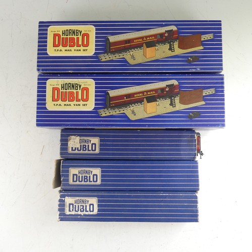 76 - Hornby Dublo: 2 x D12 B.R. Corridor Coaches, and  D20 WR Composite Restaurant Car, and three other c... 