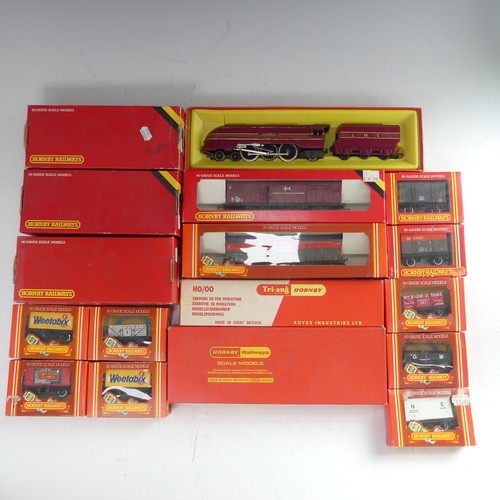 74 - Hornby Railways ‘00’ gauge R.758 B.R. Hymek Diesel Hydraulic Locomotive, boxed, and forty-eight Horn... 