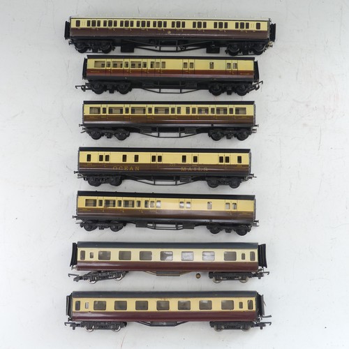 93 - An '00' gauge G.W.R. 70' 1st/3rd Compound Corridor Coach No.7932, chocolate and cream, the base insc... 