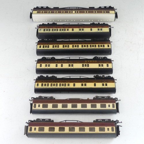 93 - An '00' gauge G.W.R. 70' 1st/3rd Compound Corridor Coach No.7932, chocolate and cream, the base insc... 