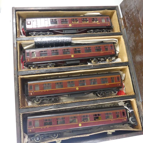 46 - Four Leeds Model Co. ‘0’ gauge LMS bogie Passenger Coaches, maroon with yellow lettering, comprising... 