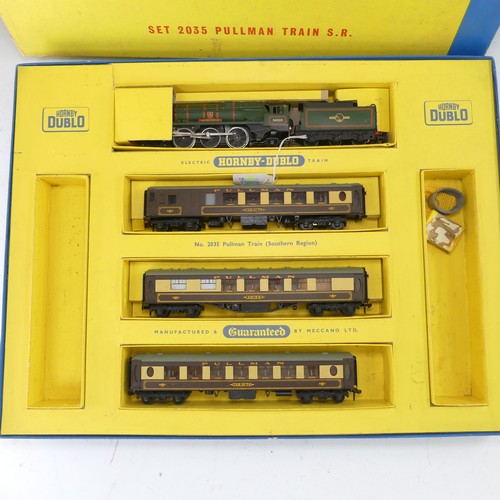 55 - Hornby Dublo: '00' gauge Set 2035 Pullman Train (S.R.), 2-rail electric, comprising 4-6-2 