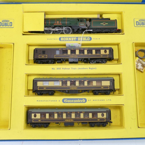 55 - Hornby Dublo: '00' gauge Set 2035 Pullman Train (S.R.), 2-rail electric, comprising 4-6-2 