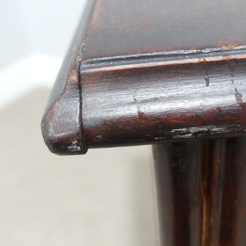 436 - A Georgian mahogany side Table, moulded top over one drawer, raised on reeded legs, W 75.5 cm x H 71... 