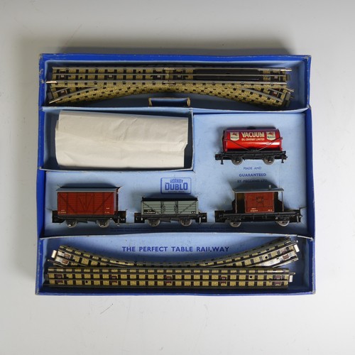 102 - Hornby Dublo EDG17 3-Rail 0-6-2 Tank Goods Set, late version with the Vacuum Tanker, boxed.... 