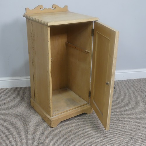 523 - A vintage pine pot Cupboard, W 39 cm x H 82 cm x D 39 cm.