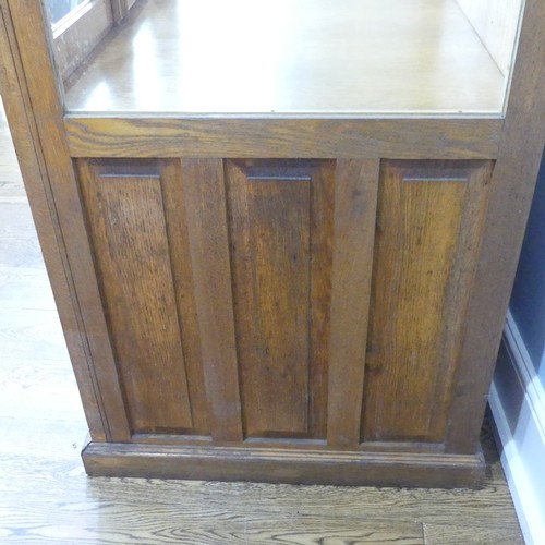 527 - A good 20th century oak shop / museum display Cabinet, moulded top over two large glazed doors, flan... 