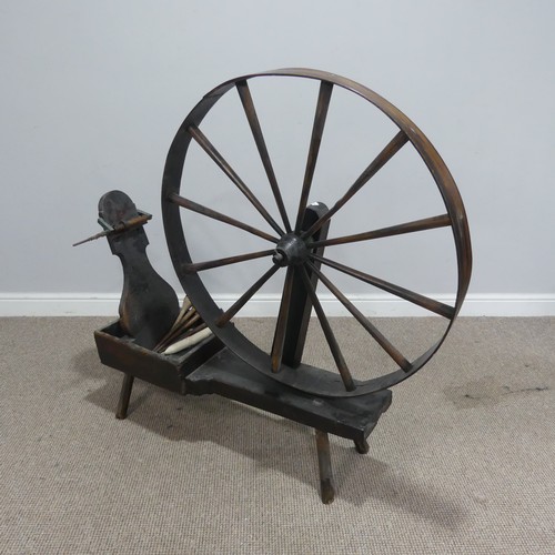 534 - A large late 18th / early 19th century oak country spinning Wheel, W 114 cm x H 114 cm x D 28 cm.... 