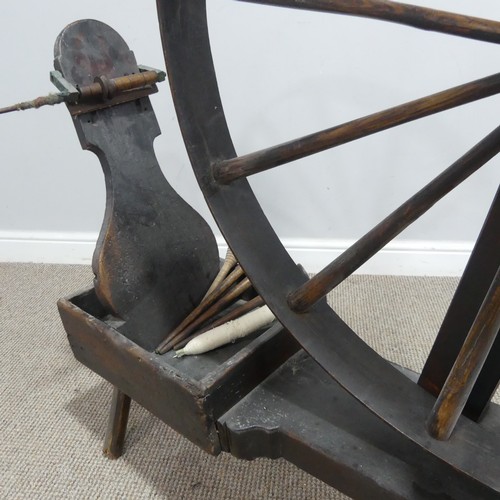 534 - A large late 18th / early 19th century oak country spinning Wheel, W 114 cm x H 114 cm x D 28 cm.... 