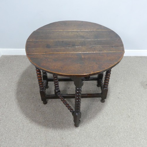 536 - A small 18th century oak gateleg circular Table, raised on turned bobbin supports, W 99 cm x H 73 cm... 