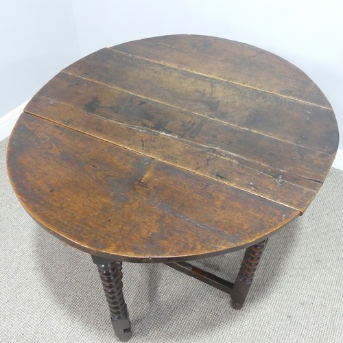 536 - A small 18th century oak gateleg circular Table, raised on turned bobbin supports, W 99 cm x H 73 cm... 