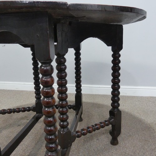 536 - A small 18th century oak gateleg circular Table, raised on turned bobbin supports, W 99 cm x H 73 cm... 