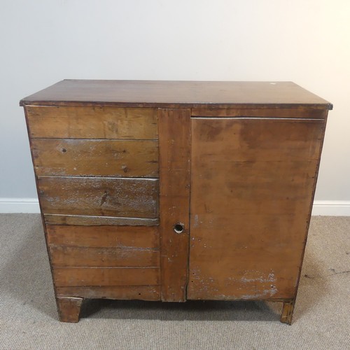 541 - An Edwardian mahogany Chest of drawers, two short drawers over three long graduating drawers, raised... 