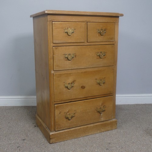 550 - A 20th century small pine Chest of drawers, in a Wellington Chest style, W 60 cm x H 92 cm x D 41 cm... 