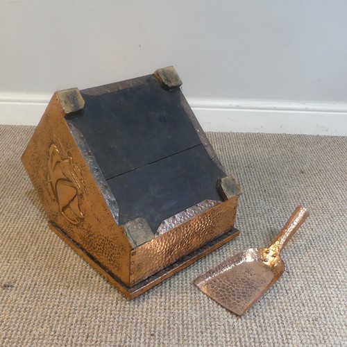 485 - J & F Poole of Hayle Arts & Crafts copper coal Scuttle, with distinctive hammered finish and... 