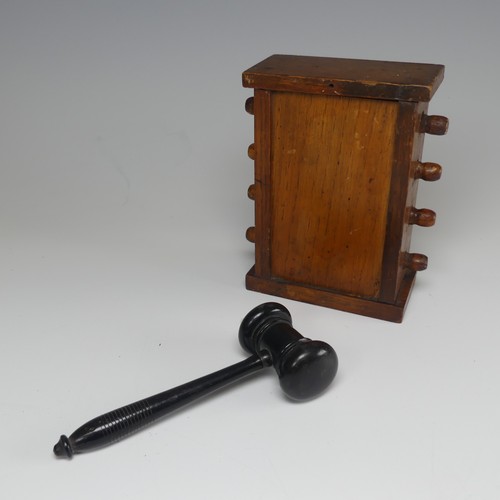 578 - A Vintage small ebony Gavel, L 13 cm, together with an antique oak perpetual desk Calendar(2)... 