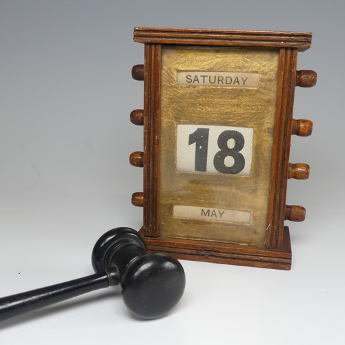 578 - A Vintage small ebony Gavel, L 13 cm, together with an antique oak perpetual desk Calendar(2)... 