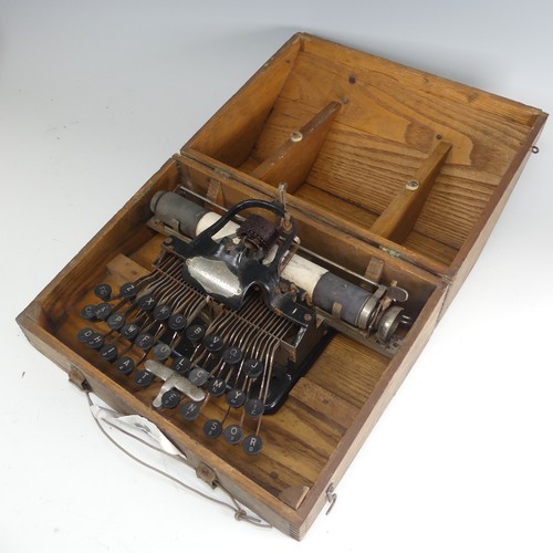 182 - An antique American Blickensderfer No 5 Typewriter, in oak Box, with plaque 'No 5, Blickensderfer, N... 