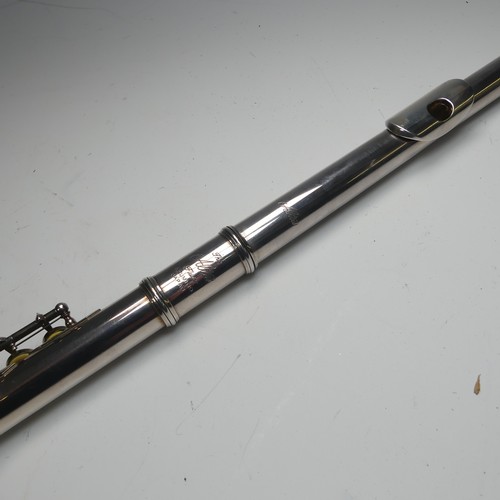 303 - An Altus A907 Flute, with .900 silver headjoint and silver plated body, serial no. 007397, the body ... 