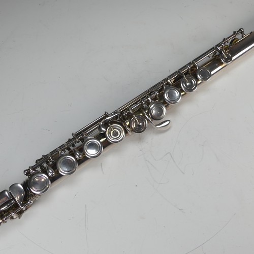 303 - An Altus A907 Flute, with .900 silver headjoint and silver plated body, serial no. 007397, the body ... 