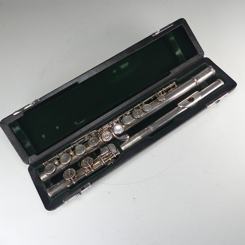 303 - An Altus A907 Flute, with .900 silver headjoint and silver plated body, serial no. 007397, the body ... 