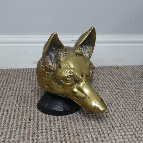 426 - An antique brass doorstop in the form of a Fox / Wolf, H 18 cm.