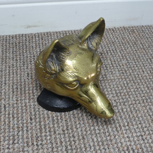 426 - An antique brass doorstop in the form of a Fox / Wolf, H 18 cm.