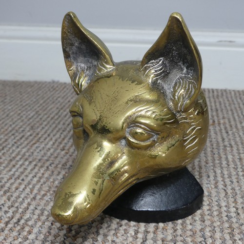 426 - An antique brass doorstop in the form of a Fox / Wolf, H 18 cm.