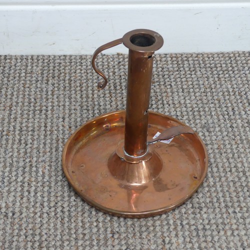 529 - An antique copper Chamber Stick, H 19.5 cm.