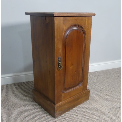 488 - A Victorian mahogany Pot Cupboard, W 38 cm x H 74 cm x D 35 cm.