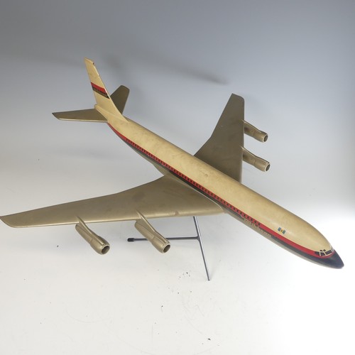 160 - An aircraft manufacturers desktop metal model Aeroplane, 1:72 scale aeroplane of International Air B... 