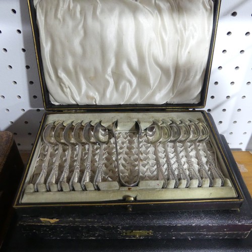 378 - A canteen of silver plated Fish Cutlery, six place setting with mother of pearl handles, in velvet l... 