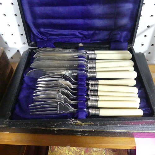 378 - A canteen of silver plated Fish Cutlery, six place setting with mother of pearl handles, in velvet l... 