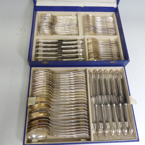 378 - A canteen of silver plated Fish Cutlery, six place setting with mother of pearl handles, in velvet l... 