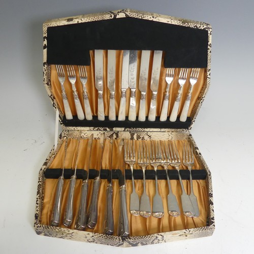 378 - A canteen of silver plated Fish Cutlery, six place setting with mother of pearl handles, in velvet l... 