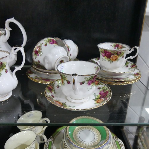 369 - A 19th century Staffordshire part tea set, comprising teapot, sugar basin and cream jug with sixteen... 