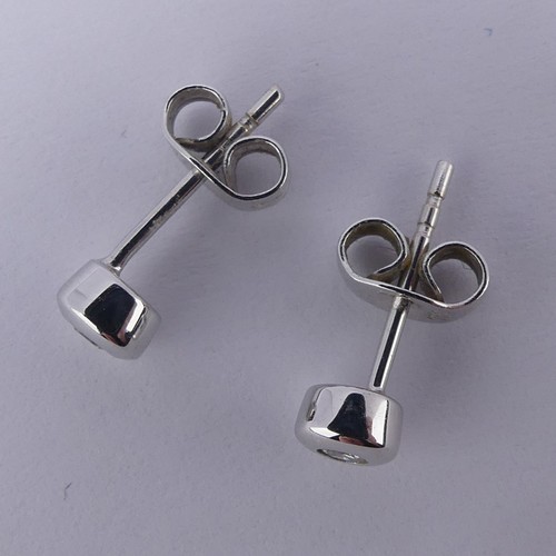 233 - A contemporary 18ct white gold and diamond Pendant and Earring Suite, the brilliant cut stone approx... 