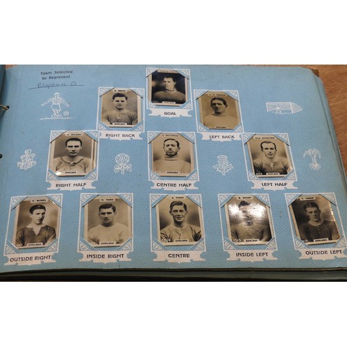 192 - A Godfrey Phillips Ltd. 'Photos of Football Players' card album, 1922/1923, containing Pinnace photo... 