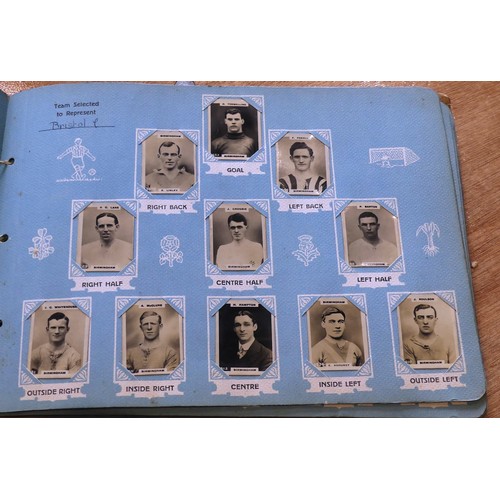 192 - A Godfrey Phillips Ltd. 'Photos of Football Players' card album, 1922/1923, containing Pinnace photo... 