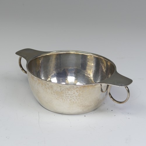 62 - An Edwardian silver quaich style two handled Bowl, by Reid & Sons Ltd., hallmarked She... 