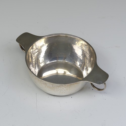 62 - An Edwardian silver quaich style two handled Bowl, by Reid & Sons Ltd., hallmarked She... 