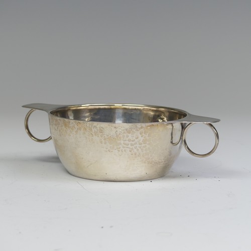 62 - An Edwardian silver quaich style two handled Bowl, by Reid & Sons Ltd., hallmarked She... 